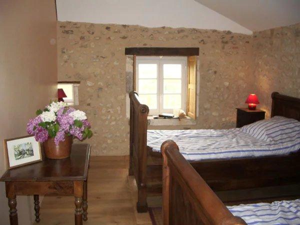 Maison avec 4 chambres, dépéndances et piscine