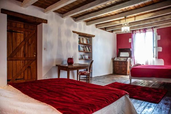 Maison avec 4 chambres, dépéndances et piscine