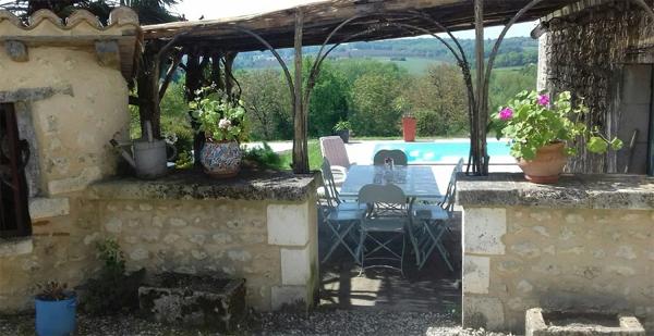 Maison avec 4 chambres, dépéndances et piscine