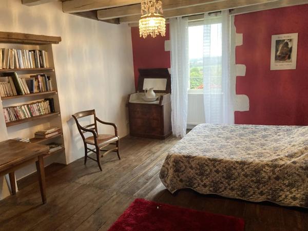 Maison avec 4 chambres, dépéndances et piscine