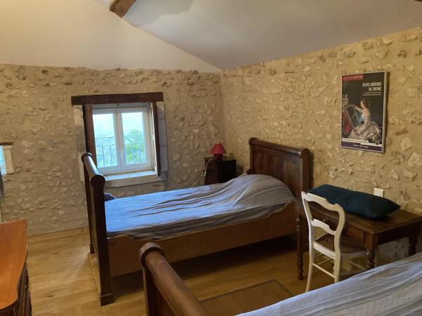 Maison avec 4 chambres, dépéndances et piscine