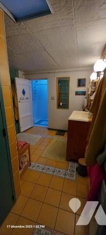 Maison de ville avec garage, annexe et petit extérieur 