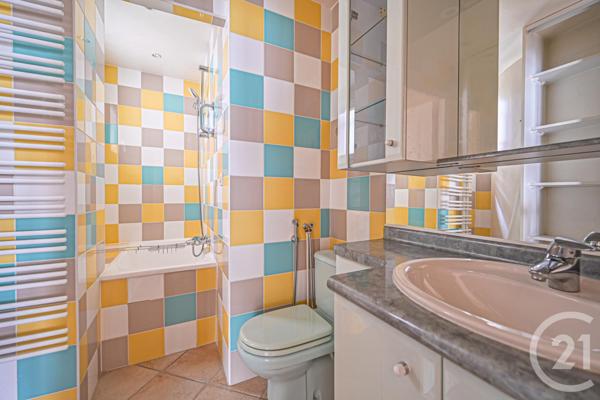 Appartement F3 à vendre  3 pièces - 71,02 m2 PARIS - 75007