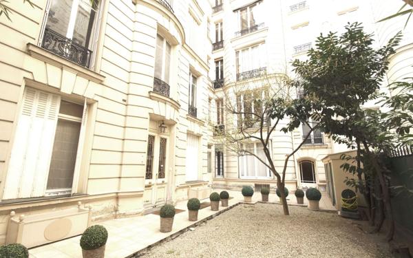 Appartement à vendre    1 pièce • 8,11 m2 Paris 17