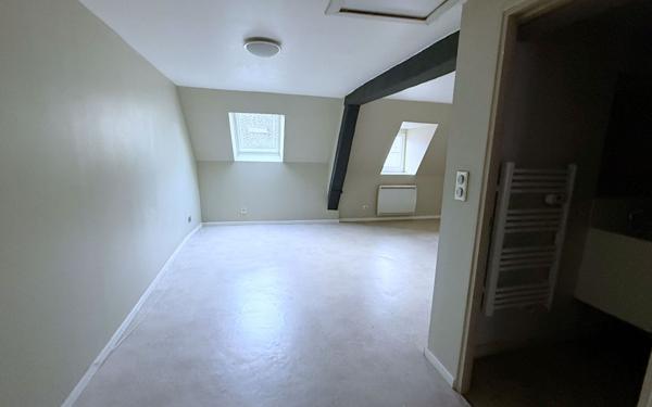 Appartement à louer    2 pièces •  La Fère