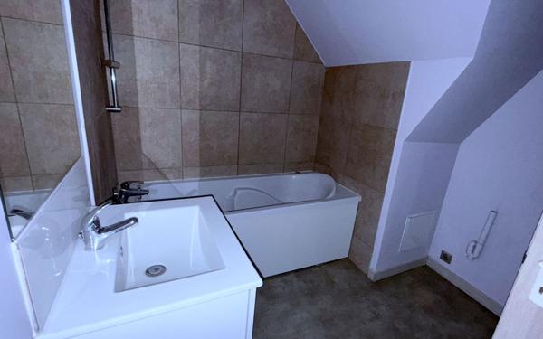 Appartement à louer    2 pièces •  La Fère