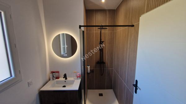 Neuve, lumineuse, prete a vivre !