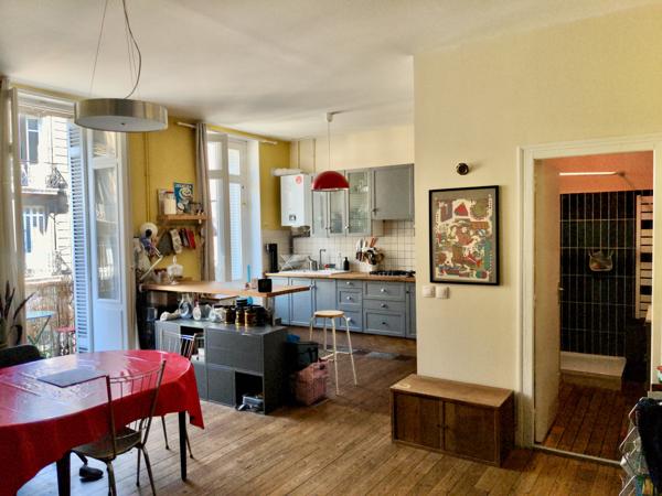 Appartement
         4 pièces
        - 81 m² 369 000 € *