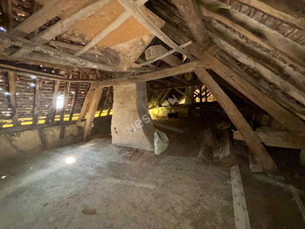 Longère bressane à rénover entre Cuiseaux et Louhans et ses 157 arcades à 10 minutes de l'autoroute A39 et à 40 minutes de l'autoroute A6