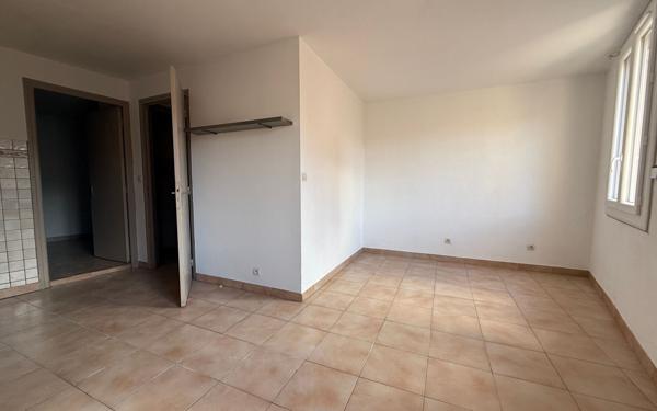 Maison à louer    4 pièces •  Espira-de-l'Agly