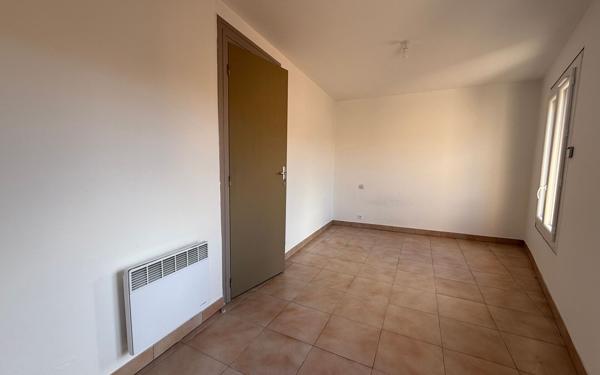 Maison à louer    4 pièces •  Espira-de-l'Agly