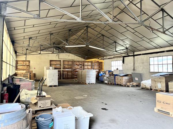 Local Commercial - 608 m²