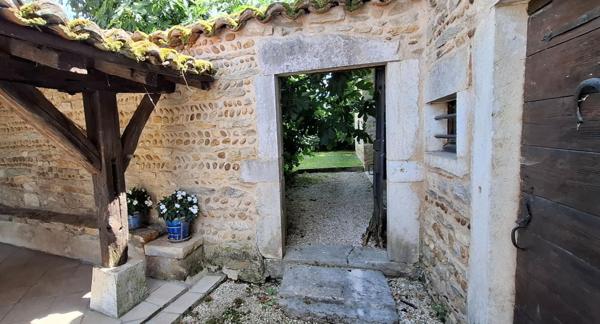 Propriété d' Exception en Pierres et chambres hôtes sur 1.5 ha