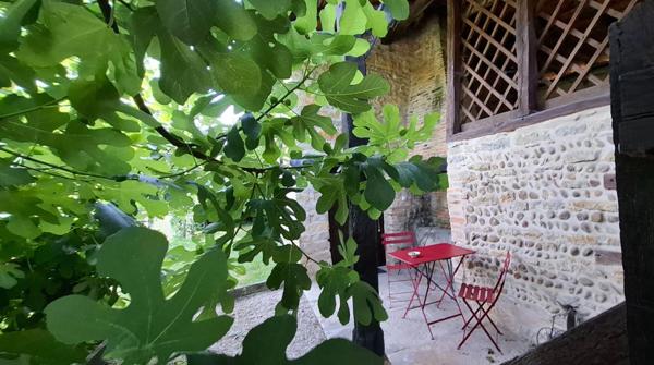 Propriété d' Exception en Pierres et chambres hôtes sur 1.5 ha