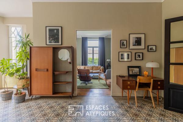 Maison de maître à la rénovation soignée et son écrin verdoyant