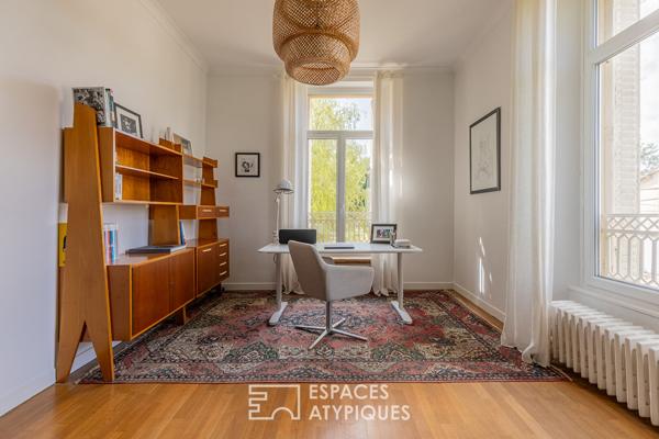 Maison de maître à la rénovation soignée et son écrin verdoyant