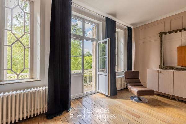 Maison de maître à la rénovation soignée et son écrin verdoyant