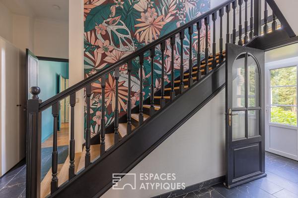 Maison de maître à la rénovation soignée et son écrin verdoyant