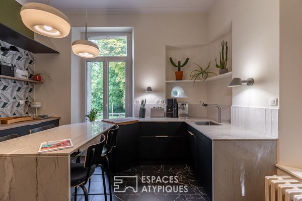 Maison de maître à la rénovation soignée et son écrin verdoyant