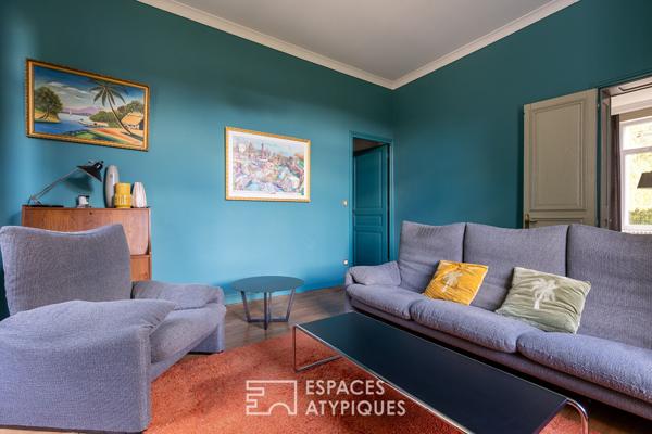 Maison de maître à la rénovation soignée et son écrin verdoyant