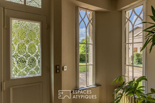 Maison de maître à la rénovation soignée et son écrin verdoyant