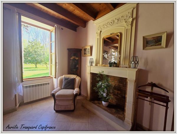 Maison BOURGEOISE à vendre 6 pièces +DEPENDANCES, à FONTENET (17400) composée de 4 chambres, bordée d'un petit ruisseau et 6000m² de terrain