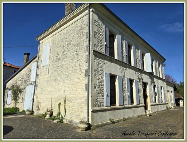 Maison BOURGEOISE à vendre 6 pièces +DEPENDANCES, à FONTENET (17400) composée de 4 chambres, bordée d'un petit ruisseau et 6000m² de terrain