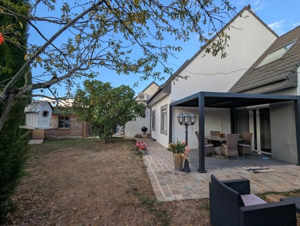 Vous recherchez une maison prête à vivre, au calme tout en restant proche de toutes les commodités ? Cette maison mérite votre attention !
