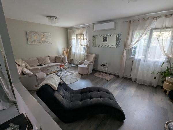 Vous recherchez une maison prête à vivre, au calme tout en restant proche de toutes les commodités ? Cette maison mérite votre attention !