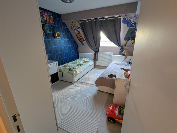 Vous recherchez une maison prête à vivre, au calme tout en restant proche de toutes les commodités ? Cette maison mérite votre attention !