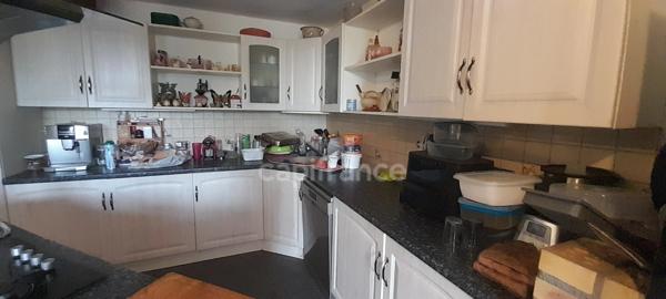 Superbe longère 269m² avec piscine et dépendances sur 1,5 Hectare.