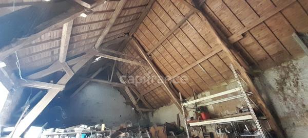 Superbe longère 269m² avec piscine et dépendances sur 1,5 Hectare.