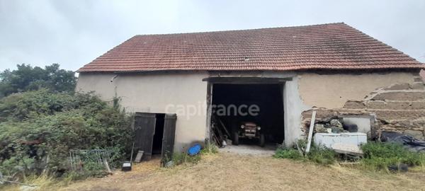 Superbe longère 269m² avec piscine et dépendances sur 1,5 Hectare.