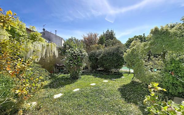 Maison à vendre    8 pièces •  La Rochelle
