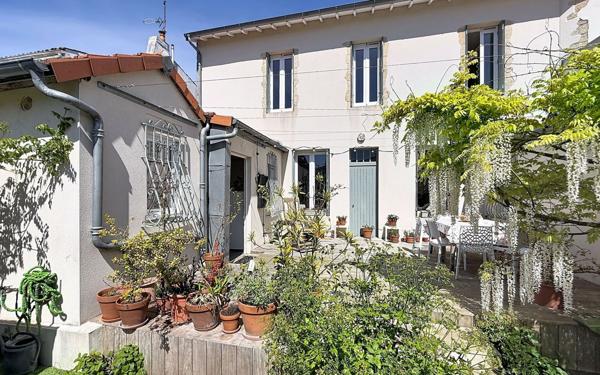 Maison à vendre    8 pièces •  La Rochelle