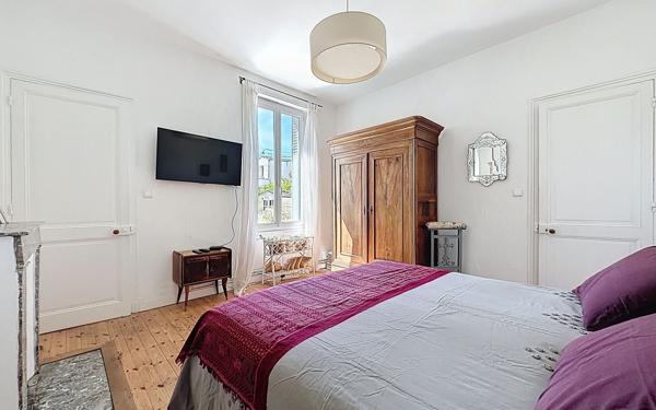 Maison à vendre    8 pièces •  La Rochelle
