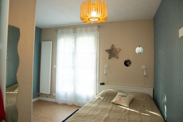 La Roche-sur-Yon Sud, sur la commune d'Aubigny, maison de style rétais de 179 m², 5 chambres, 2334 m² avec piscine