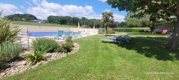 Mirambeau (17150) ENSEMBLE IMMOBILIER AVEC PISCINE