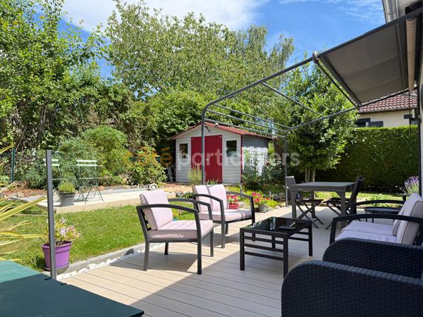 Vente
                Maison153 m² - 8 Pièces -
                    L HUISSERIE (53970)