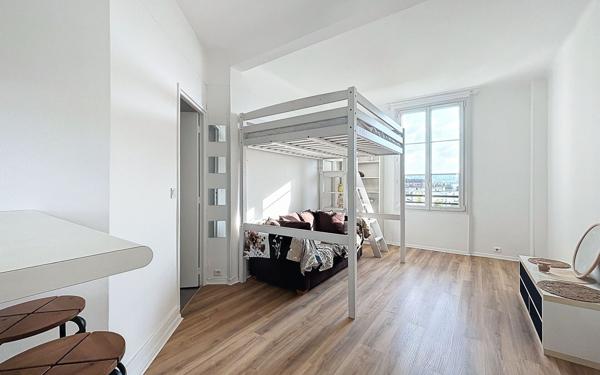 Appartement à louer    1 pièce • 27 m2 Rueil-Malmaison