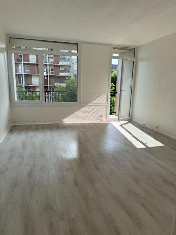 BREST-Ponchelet/St Michel-Appartement de Type 3, 64 m², dalle béton , ascenseur, 3 balcons Brest