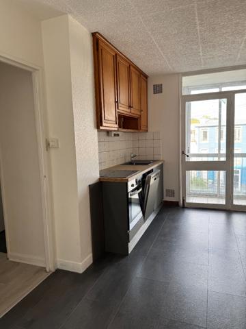 BREST-Ponchelet/St Michel-Appartement de Type 3, 64 m², dalle béton , ascenseur, 3 balcons Brest
