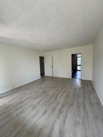BREST-Ponchelet/St Michel-Appartement de Type 3, 64 m², dalle béton , ascenseur, 3 balcons Brest