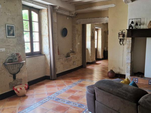 Lectoure (32700) ANCIENNE MAISON EN PIERRE AVEC PLUS DE 2HA DE TERRAIN, PISCINE, MAISON D'AMIS, DEPENDANCES ATTENANTES