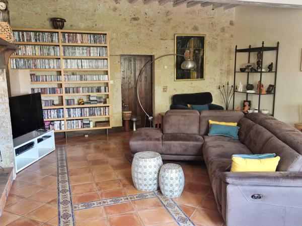 Lectoure (32700) ANCIENNE MAISON EN PIERRE AVEC PLUS DE 2HA DE TERRAIN, PISCINE, MAISON D'AMIS, DEPENDANCES ATTENANTES