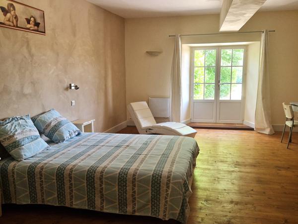 Lectoure (32700) ANCIENNE MAISON EN PIERRE AVEC PLUS DE 2HA DE TERRAIN, PISCINE, MAISON D'AMIS, DEPENDANCES ATTENANTES