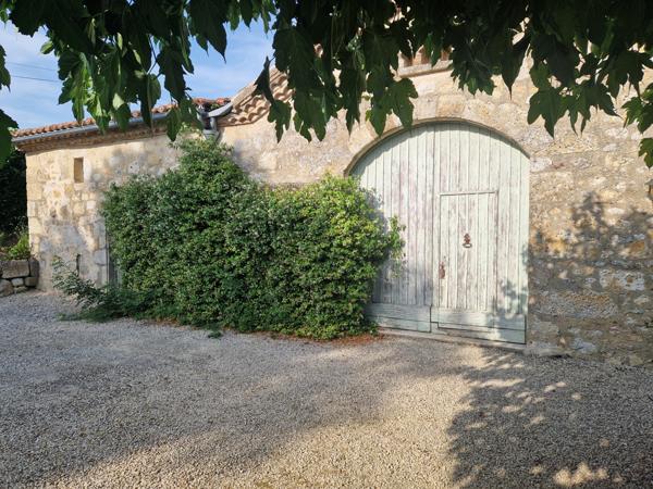 Lectoure (32700) ANCIENNE MAISON EN PIERRE AVEC PLUS DE 2HA DE TERRAIN, PISCINE, MAISON D'AMIS, DEPENDANCES ATTENANTES