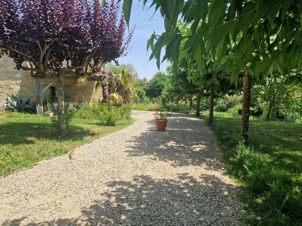 Lectoure (32700) ANCIENNE MAISON EN PIERRE AVEC PLUS DE 2HA DE TERRAIN, PISCINE, MAISON D'AMIS, DEPENDANCES ATTENANTES