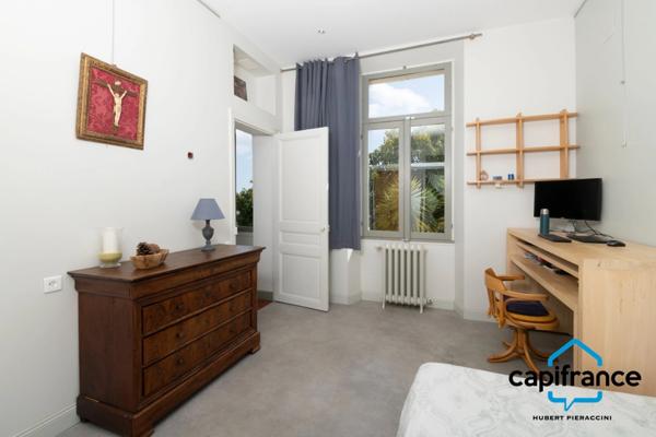 06. Grasse. Appartement Bourgeois de 180m² (150m² loi carrez) vue Mer, très calme, Jardin de 200m², 2 places de parkings, plusieurs annexes