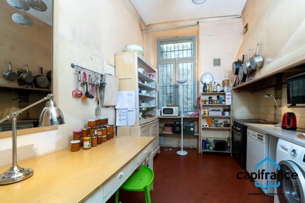 06. Grasse. Appartement Bourgeois de 180m² (150m² loi carrez) vue Mer, très calme, Jardin de 200m², 2 places de parkings, plusieurs annexes